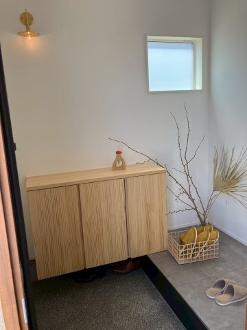 坂出市久米町　縦格子が印象的な和モダンな平屋の玄関