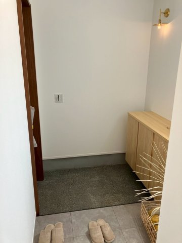 坂出市久米町　縦格子が印象的な和モダンな平屋の玄関