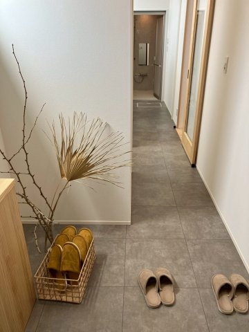 坂出市久米町　縦格子が印象的な和モダンな平屋の玄関