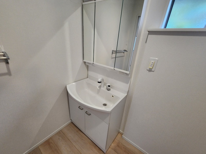 小牧市大字本庄字郷浦　新築戸建　１号棟の独立洗面台|独立洗面台で身支度をすべて済ませてしまいましょう