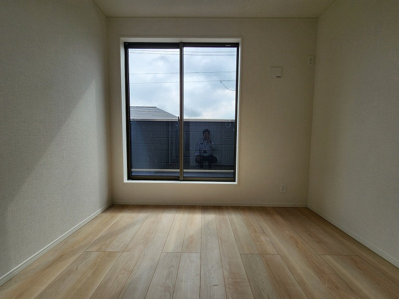 小牧市大字本庄字郷浦　新築戸建　１号棟の洋室|落ち着いた色調の洋室です