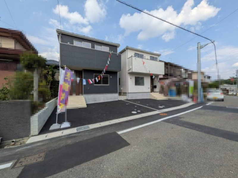 小牧市大字本庄字郷浦　新築戸建　１号棟の前面道路含む現地写真|物件の外観です