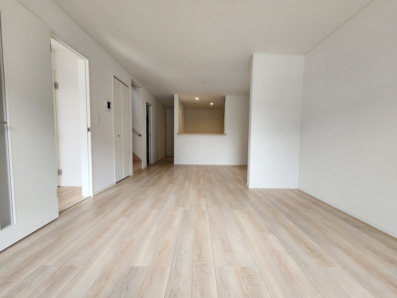 小牧市大字本庄字郷浦　新築戸建　１号棟の居間・リビング|ゆったりとしたリビングです