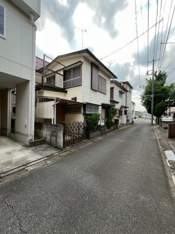 中古　志木市上宗岡1丁目の前面道路含む現地写真