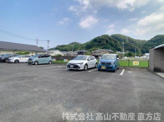 ライフガーデンコスモスの駐車場