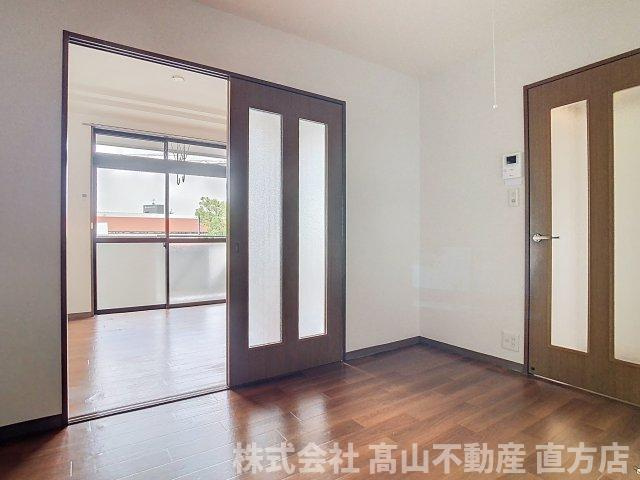 ライフガーデンコスモスの居間・リビング