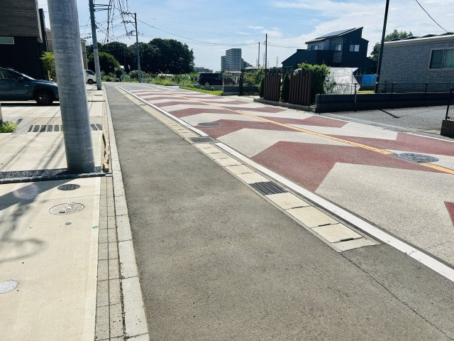 千葉市稲毛区萩台町の前面道路含む現地写真