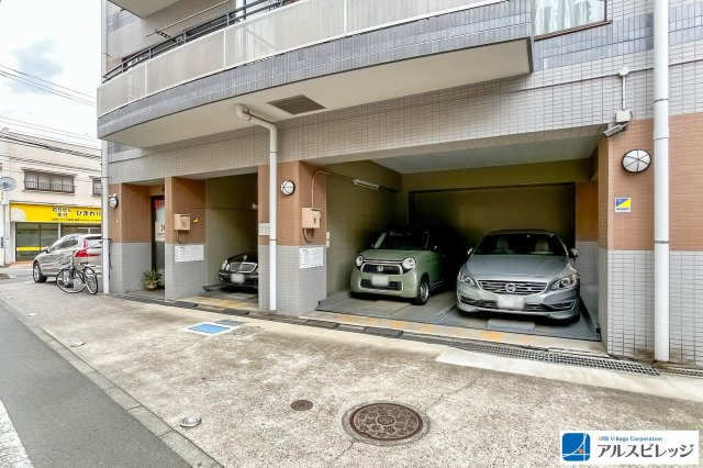 グランシェ志木の駐車場