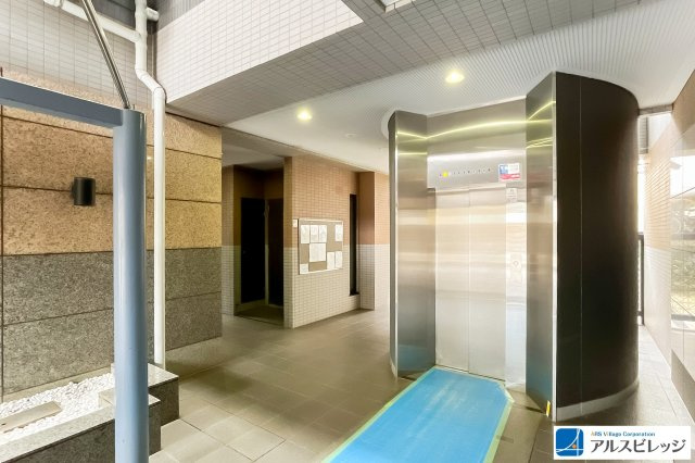 グランシェ志木のエントランス