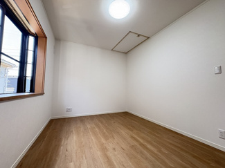 【洋室】 | 伊勢原市串橋 中古戸建て | 洋室5.5帖　屋根裏収納有り