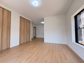 【居間・リビング】 | 伊勢原市串橋 中古戸建て | LDK15帖別角度