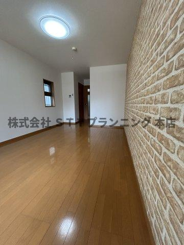 仲介手数料０円！ホワイトキューブの居間・リビング