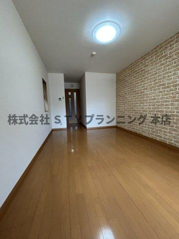 仲介手数料０円！ホワイトキューブの居間・リビング