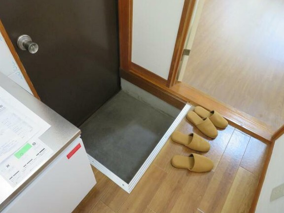 Tフラッツの玄関