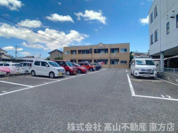 グランディール　中間の駐車場