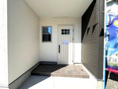 【玄関】 | 【20万円ｷｬｯｼｭﾊﾞｯｸ対象物件】ファーストタウン生駒郡第11三郷町三室 全1棟 1号棟 | 施工例写真