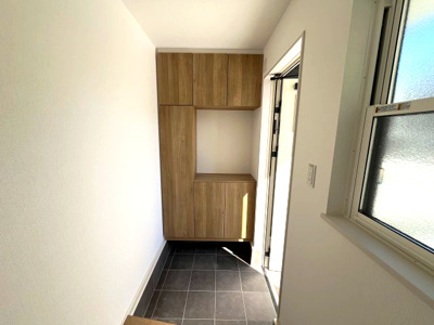 【玄関】 | 【20万円ｷｬｯｼｭﾊﾞｯｸ対象物件】ファーストタウン生駒郡第11三郷町三室 全1棟 1号棟 | 施工例写真