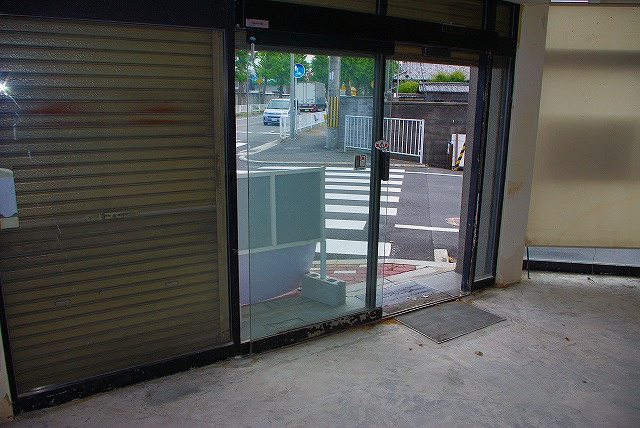 三島町上田店舗のエントランス