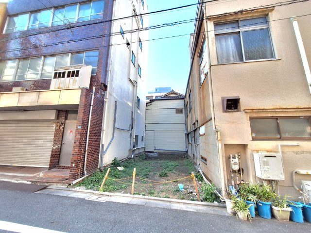 【外観】 | 台東区浅草5丁目　売地 | 敷地面積42.57㎡の整形地！東南側、約6ｍの公道に面しております。