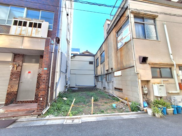 【外観】 | 台東区浅草5丁目　売地 | 敷地面積42.57㎡の整形地！東南側、約6ｍの公道に面しております。