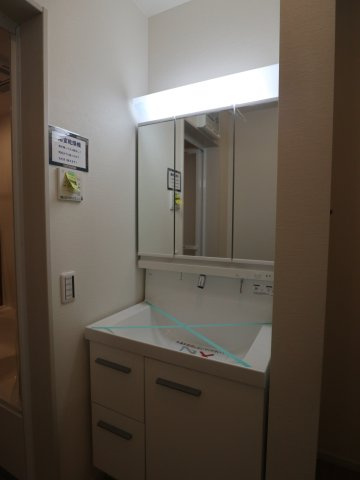 【独立洗面台】 | 《仲介手数料無料》練馬区三原台１丁目22-11(全1戸)新築一戸建てKEIAI Grace | 撮影日 2025年7月11日 17:20 曇り