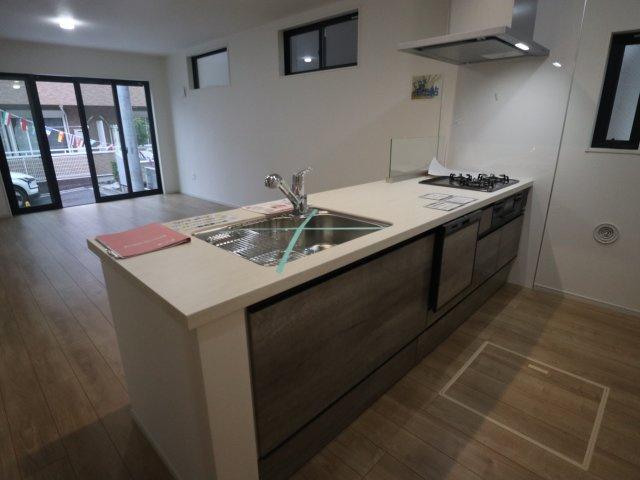 【キッチン】 | 《仲介手数料無料》練馬区三原台１丁目22-11(全1戸)新築一戸建てKEIAI Grace | 撮影日 2025年7月11日 17:20 曇り