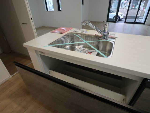 【キッチン】 | 《仲介手数料無料》練馬区三原台１丁目22-11(全1戸)新築一戸建てKEIAI Grace | 撮影日 2025年7月11日 17:20 曇り