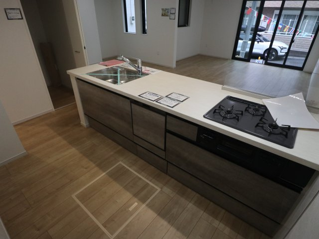 【キッチン】 | 《仲介手数料無料》練馬区三原台１丁目22-11(全1戸)新築一戸建てKEIAI Grace | 撮影日 2025年7月11日 17:20 曇り