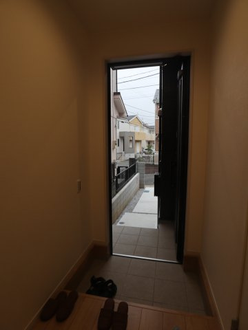 【玄関】 | 《仲介手数料無料》練馬区三原台１丁目22-11(全1戸)新築一戸建てKEIAI Grace | 撮影日 2025年7月11日 17:20 曇り