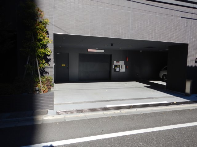 ザ・パークハウス上野の駐車場