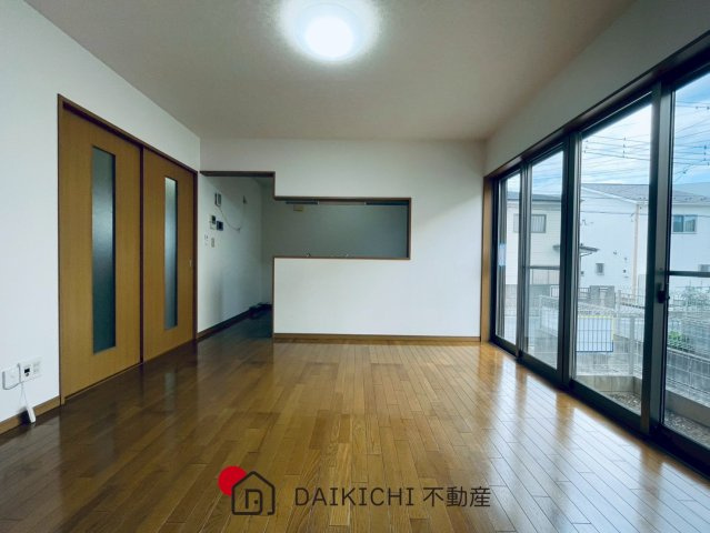 【居間・リビング】 | 白岡市西３丁目　中古戸建