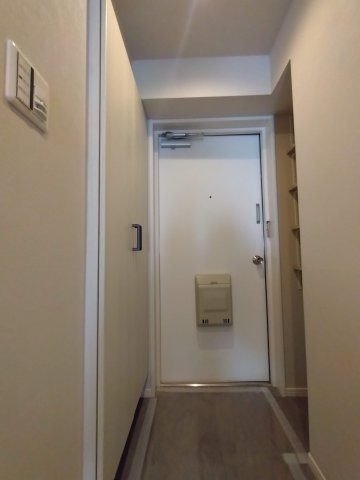 弘明寺ニューフラワーマンションの玄関