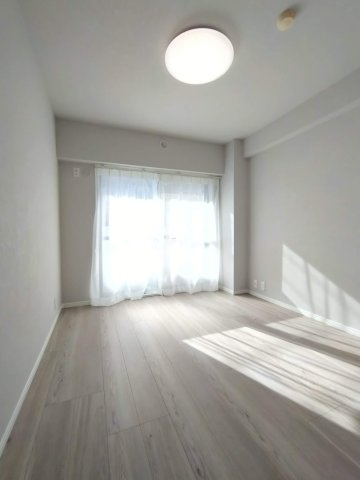 弘明寺ニューフラワーマンションの居間・リビング