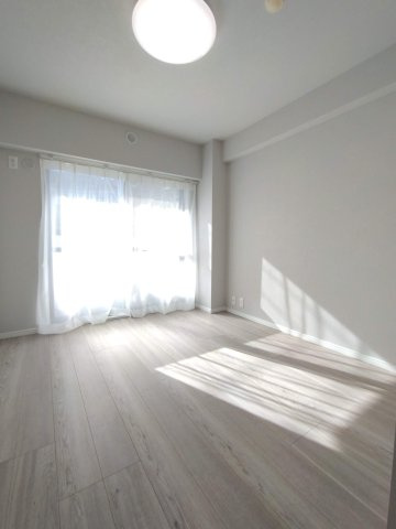 弘明寺ニューフラワーマンションの洋室