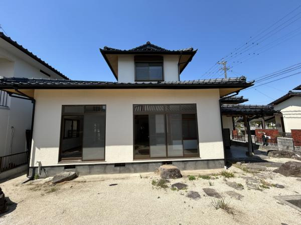 仲介手〇料不要　カチタス北区梶尾町　戸建て【北部東小・北部中】の駐車場|【リフォーム後】お庭は庭木を撤去して山砂を敷きました。庭木がなくなりスッキリしたお庭になりました。