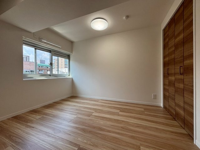 ニューミタカマンションの洋室