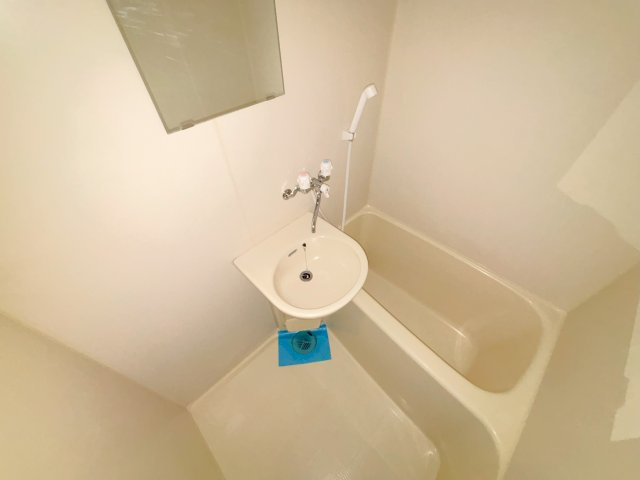 広島市安芸区中野４丁目のアパートの浴室