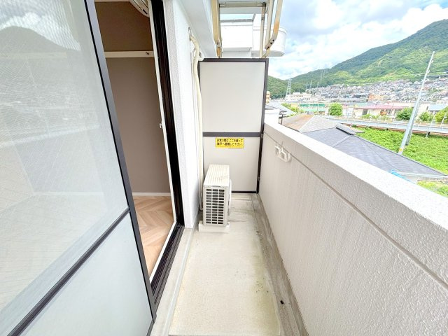 広島市安芸区中野４丁目のアパートのバルコニー