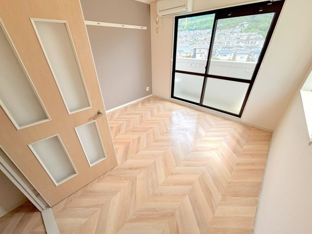 広島市安芸区中野４丁目のアパートの居間・リビング