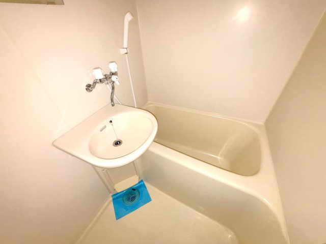 広島市安芸区中野４丁目のアパートの浴室