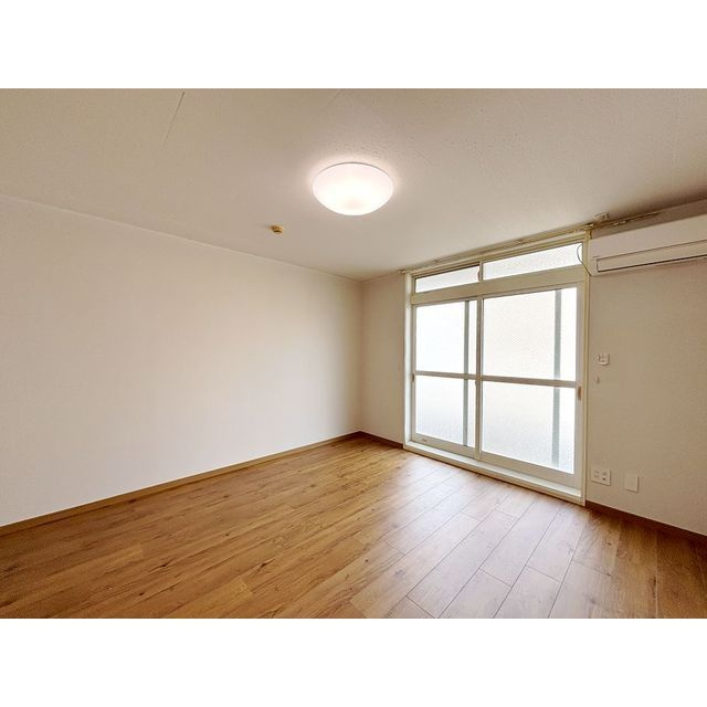 FREUDENの居間・リビング