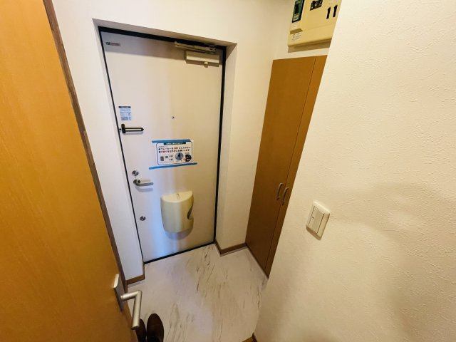 エクシード二ツ木A棟の玄関