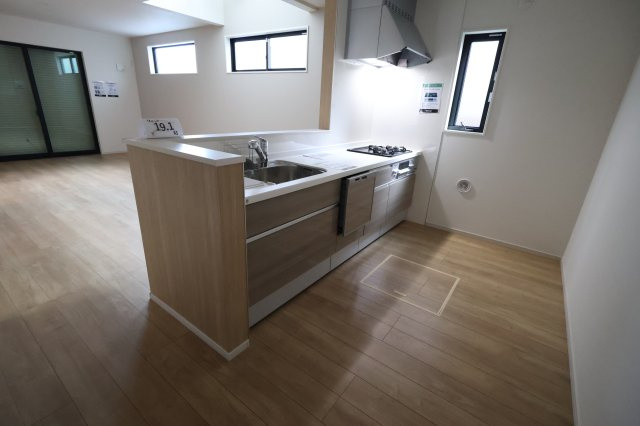 《仲介手数料無料》練馬区三原台２丁目17-22(全1戸)新築一戸建てずっとプラスのキッチン|撮影日 2025年11月29日 12:50 晴れ