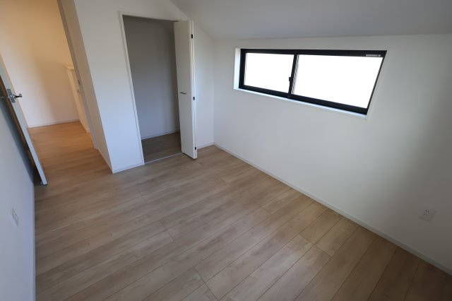 《仲介手数料無料》練馬区三原台２丁目17-22(全1戸)新築一戸建てずっとプラスの洋室|撮影日 2025年11月29日 12:50 晴れ