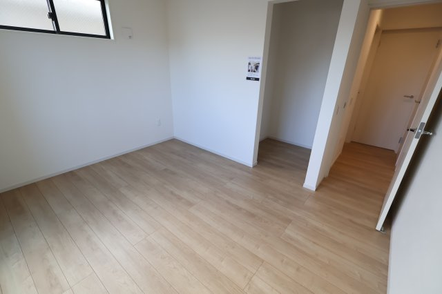 《仲介手数料無料》練馬区三原台２丁目17-22(全1戸)新築一戸建てずっとプラスの洋室|撮影日 2025年11月29日 12:50 晴れ