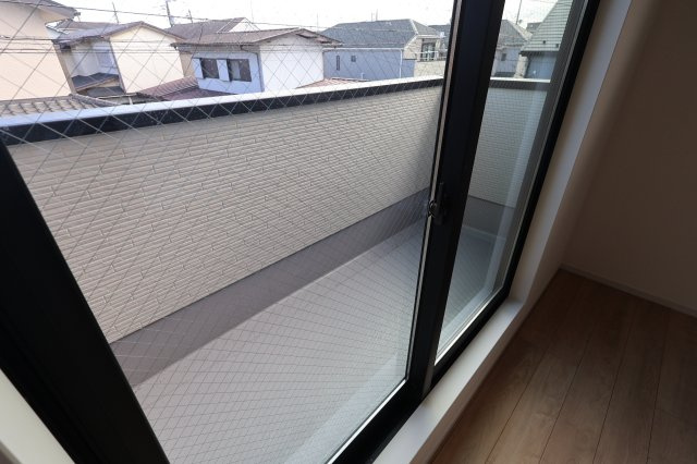 《仲介手数料無料》練馬区三原台２丁目17-22(全1戸)新築一戸建てずっとプラスのバルコニー|撮影日 2025年11月29日 12:50 晴れ