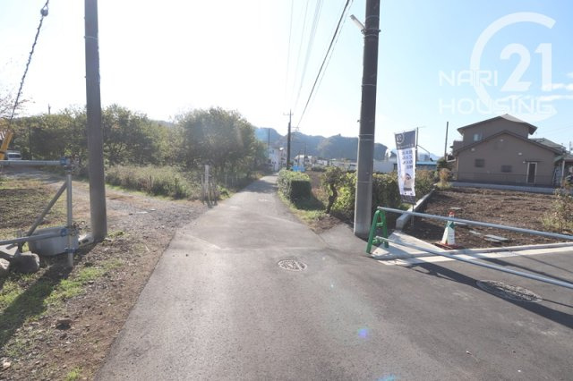 【前面道路含む現地写真】 | あきる野市伊奈　売地　全16区画　8号区 | 幅員約5.0ｍ！