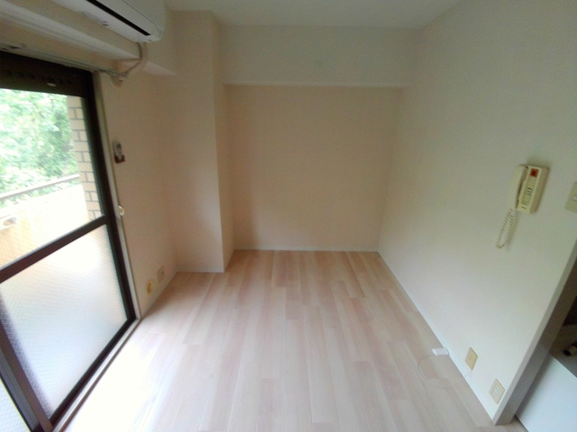 エール箕岡の居間・リビング