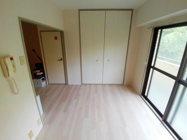 エール箕岡の洋室