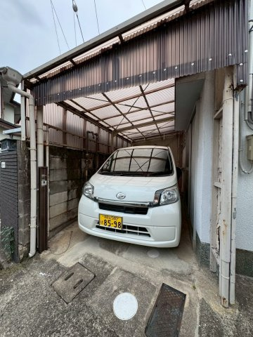 内原戸建の駐車場